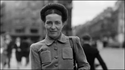 Simone de Beauvoir : Quelle information est inexacte ?