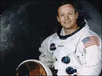 Neil Armstrong : Quelle information est inexacte ?