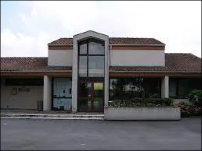 Commune de l'aire urbaine Cognaçaise, Merpins se situe dans l'ancienne région ...