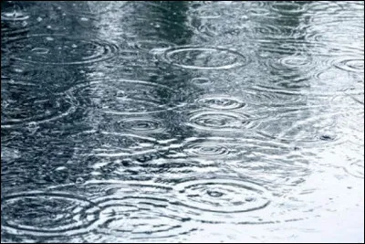 Lequel de ces mots ne signifie pas "pluie" dans une autre langue ?