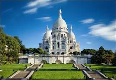 La basilique du Sacré Cur : Quelle affirmation est inexacte ?