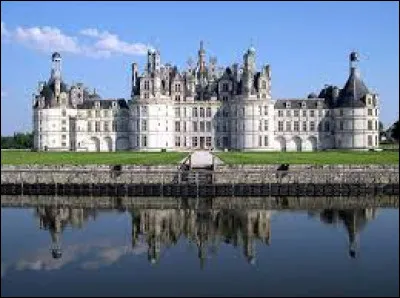 Le château de Chambord : Quelle affirmation est inexacte ?