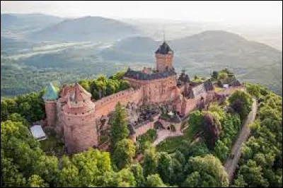 Le château du Haut-Koenigsbourg : Quelle affirmation est inexacte ?