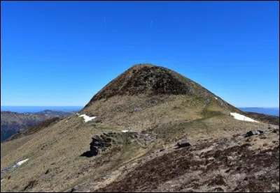Dans quel département le Plomb du Cantal est-il situé ?