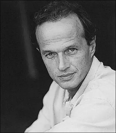 Cet acteur a donn la rplique  Sandrine Bonnaire dans 'Tir  vue' , c'est Laurent ...