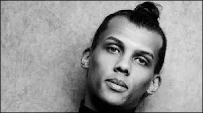 Oh je sais ! On peut continuer avec Stromae ! « J'suis pas tout seul à être tout seul...