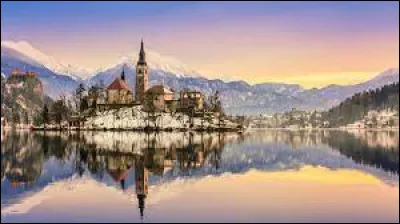 J'ai du mal à correctement orthographier la capitale de la Slovénie, mais je dirais que Ljubjana est la bonne orthographe.