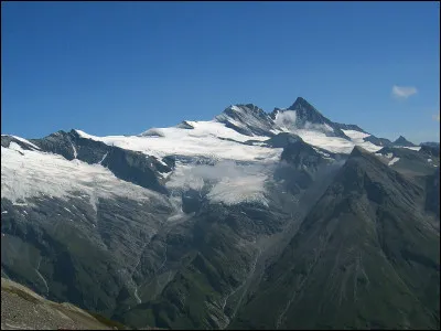 À quelle altitude culmine le Grossglockner (Großglockner avec l'orthographe autrichienne), point culminant de l'Autriche ?
