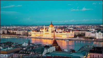 À quelle date la Hongrie est-elle entrée dans l'Union européenne ?