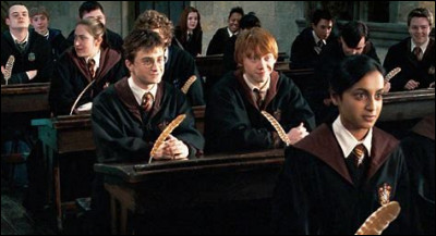 Ensuite, au cours de défense contre les forces du mal, on te rend une copie avec pour note "0/20". La copie doit être signée par les parents, et ça tombe bien demain les vacances commencent. Alors, quelle explication vas-tu leur donner ?