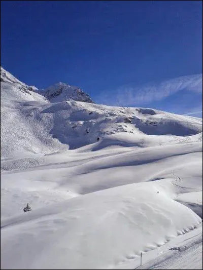 De quel pays le Soudan devient-il indépendant en janvier 1956 ?