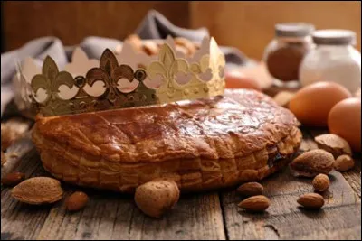 Traditionnellement, en Belgique, qui va se cacher sous la table lors de la distribution des parts de gâteau ?