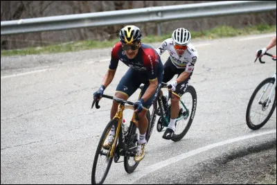 Le coureur cycliste Richard Carapaz, vainqueur du Tour d'Italie 2019, deuxième du Tour d'Espagne 2020 et troisième du Tour de France 2021, est ...