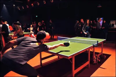 Avec laquelle de ces balles jouons-nous au ping-pong ?
