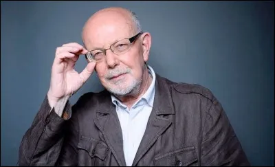 Qui est ce journaliste auteur de cette citation : "Le contraire de la gauche caviar, la droite sardine à l'huile, n'existe pas.'' ?