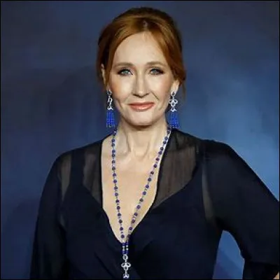 Cinéma : Dans "Harry Potter à l'école des sorciers", quel rôle J. K. Rowling (l'auteure du roman) s'est-elle vu offrir ? (Elle déclina, bien sûr, cette offre !)