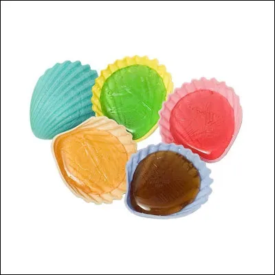 Le roudoudou est une confiserie fabriquée à partir de sirop de sucre que l'on peut trouver commercialisée dans de jolis moules colorés en plastique :