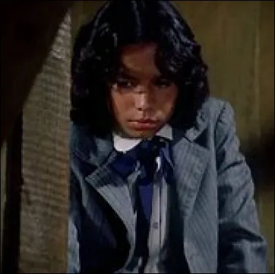 Comment s'appelle la sur biologique de James ?