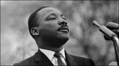 De quand date le Voting Rights Act interdisant les discriminations raciales dans le cadre du droit de vote ?