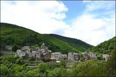 Petit village de 24 habitants, dans l'aire urbaine Carcassonnaise, La Tourette-Cabard&egrave;s se situe ...