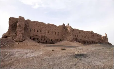 En apparence, la sixième croisade fut un succès : Jérusalem était de nouveau chrétienne et Frédéric II montra que les États latins dOrient pouvaient se maintenir par des moyens autres que militaires. Mais, en repartant vers lOccident, il laissa derrière lui un grand nombre de problèmes non résolus. L'émir de Transjordanie reprit la ville de Jérusalem en 1239 puis les ... la pillèrent en 1244.