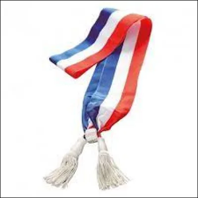 À qui appartient cette écharpe ?