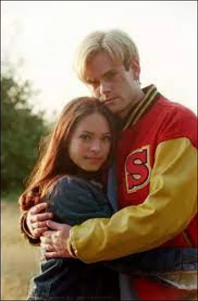 Comment s'appelle le petit ami de Lana Lang ?