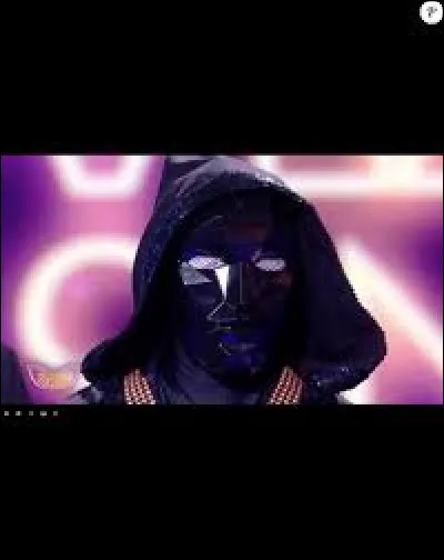 Pour la première fois dans Mask Singer, un espion a été attrapé par l'équipe de Mask Singer car non seulement il a été démasqué mais aussi il donne des indices sur les costumes aux enquêteurs ! Mais qui était cet espion ?