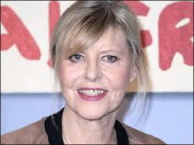 Quand Camille Combal a ouvert la mallette pour lire, sur les enveloppes, les pronostics des enquêteurs pour l'éléphant, qu'a écrit Chantal Ladesou sur l'enveloppe pour rappeler son petit-fils ? (le petit-fils de Chantal adore regarder ce dessin animé). Au début, pour rigoler, Chantal a cru que derrière l'éléphant c'était... ?