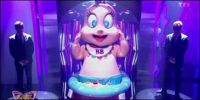 Qui était derrière le costume du bébé et qui a été démasqué en premier le mardi 23 août 2022 ?