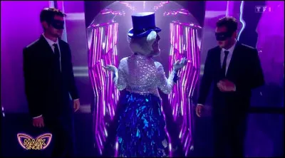 Qui était derrière le costume de la souris et qui a été démasqué le mardi 6 septembre 2022 ?