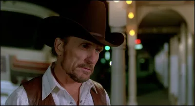 Lequel de ces hommes a joué dans "Apocalypse Now" ?