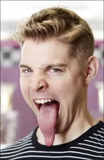 Cette fois, au tour d'un Californien : Nick Stoeberl. Son record insolite est sa longue langue ! Quelle est sa taille ?