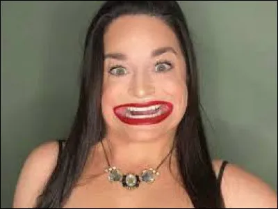 Ce record est vraiment étonnant. Samantha Ramsdell, une Américaine, est la personne à la plus grande ouverture de bouche ! Combien mesure-t-elle ?