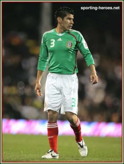 Dans quel club volue en ce moment ce trs bon latral mexicain ?