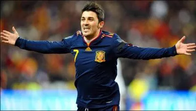 Dans quel club volue cet attaquant, indispensable  la Roja ?