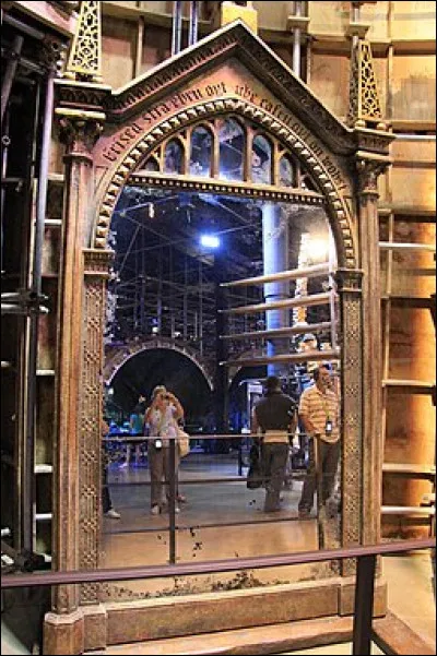 Dans quelle chambre Hagrid récupère-t-il un mystérieux paquet à Gringotts ?