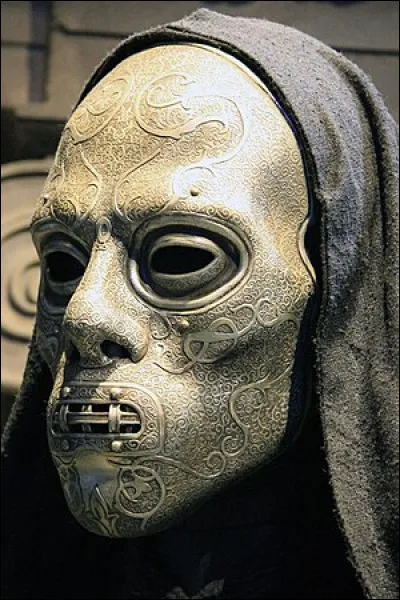 Sous le charme de qui Hagrid tombe-t-il ?