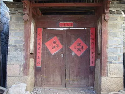 Dans quelle partie du pays retrouve-t-on traditionnellement un plat de raviolis lors du réveillon ?