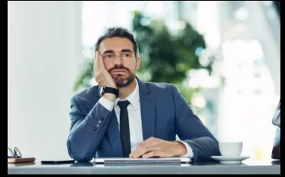 Toi et ton équipage, vous naviguez sur la mer calme mais le problème, c'est que tu ne sais pas quoi faire ! Que fais-tu ?