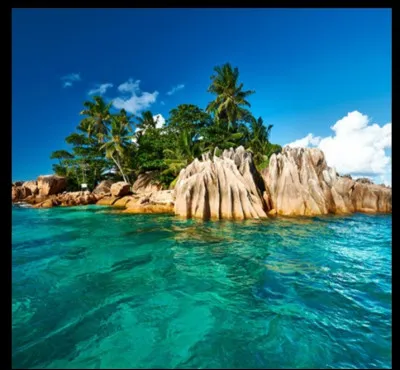 Toi et ton équipage, vous explorez une île déserte quand soudain un ennemi vient vous chercher des noises sans raison.
Quelle est votre réaction ?