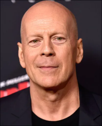 Dans combien de films de Shyamalan Bruce Willis est-il acteur ?