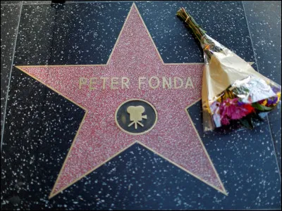 Parmi ces stars, qui n'a pas son &eacute;toile sur le Hollywood Walk of Fame ?