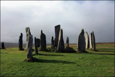 Au Moyen Âge, avec quoi débutait-on les festivités traditionnellement ?