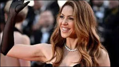 Qui a chanté "Whenever, Wherever" ?