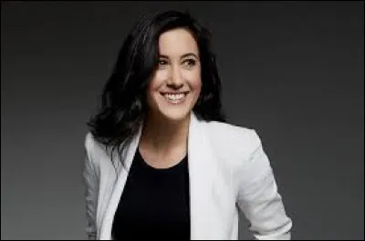 Quelle jeune chanteuse américaine rencontre son premier succès avec la chanson "A Thousand Miles" ?