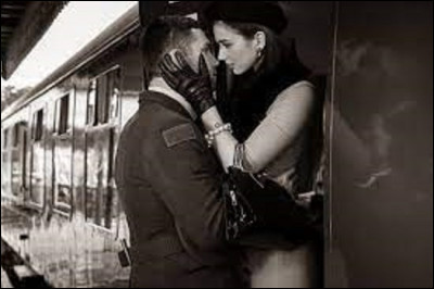 Une loi stipule qu'il est interdit de s'embrasser sur la bouche sur les rails ou dans les gares.