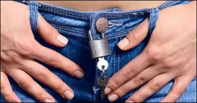 Il est interdit aux femmes de porter un pantalon, sauf si c'est pour faire du cheval ou du vélo.