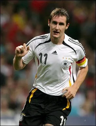 En 2006, Miroslav Klose, autre attaquant allemand, a inscrit uniquement dans cette dition...
