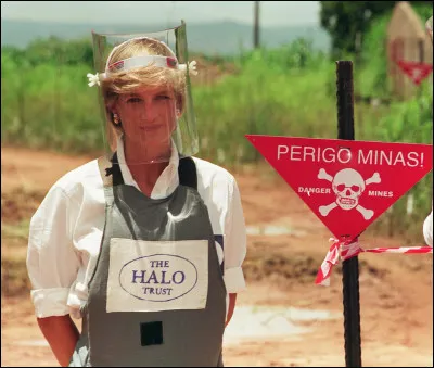 Dans quel pays a-t-on pu voir Diana marcher sur un terrain de mines antipersonnel ?
